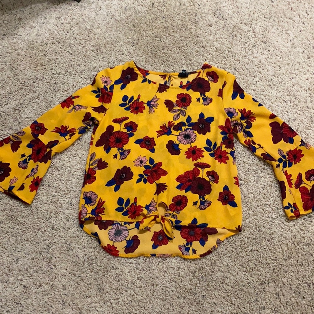 Flower blouse. 💘